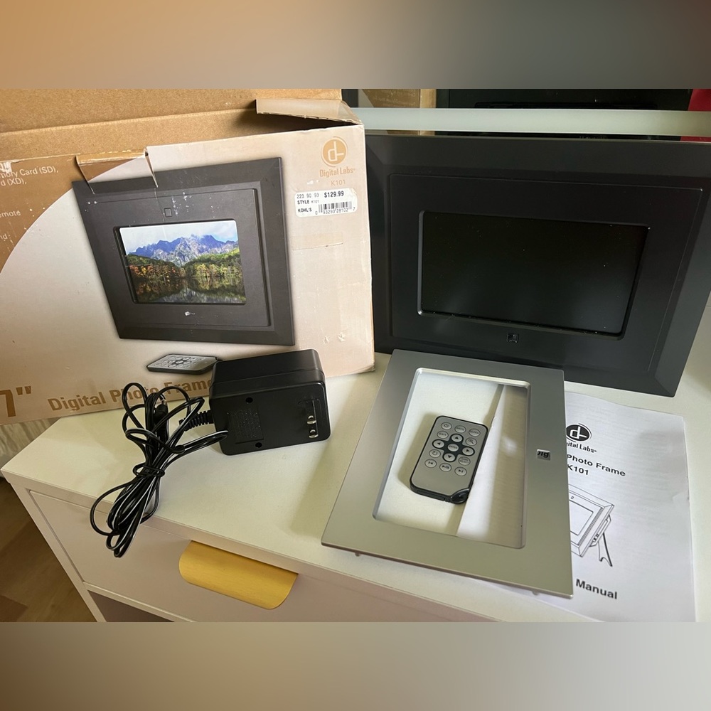Digital Labs K101 7" Digital Photo Frame in Black - Picture 6 of 9